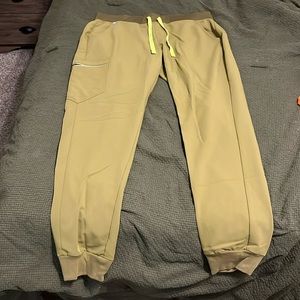 Figs Zamora jogger scrub pant, Women’s large/tall, color martini olive
